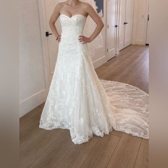 Pronovias White Strapless Lace Wedding Dress